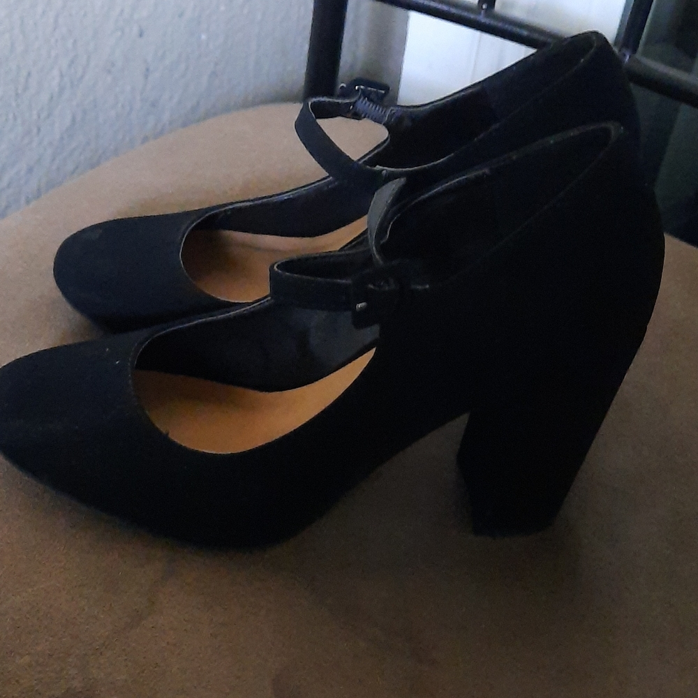 Shoes - Picture 4 of 4